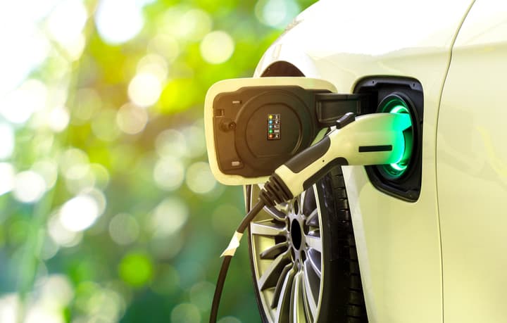 Quali sono le città con più auto elettriche in Italia?